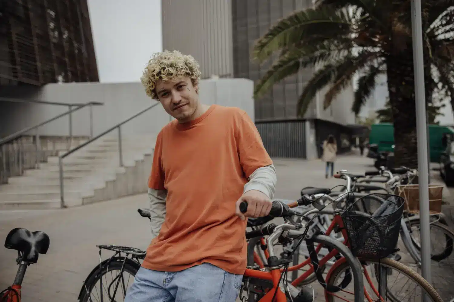 8 peças de roupas streetwear que estão bombando nas ruas