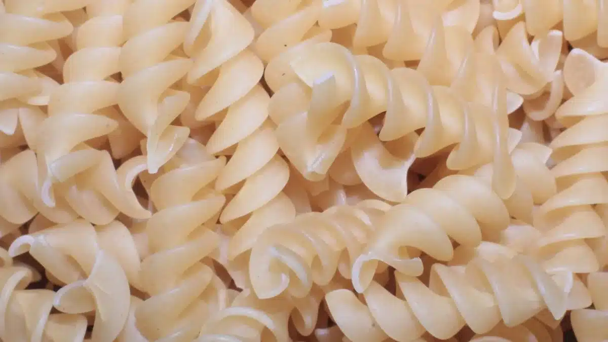 Como cozinhar macarrão parafuso