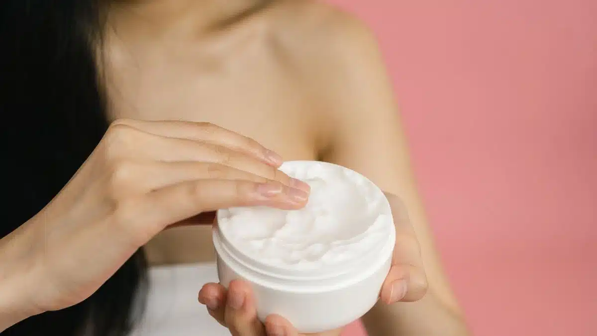 Melhor creme para clarear cotovelos