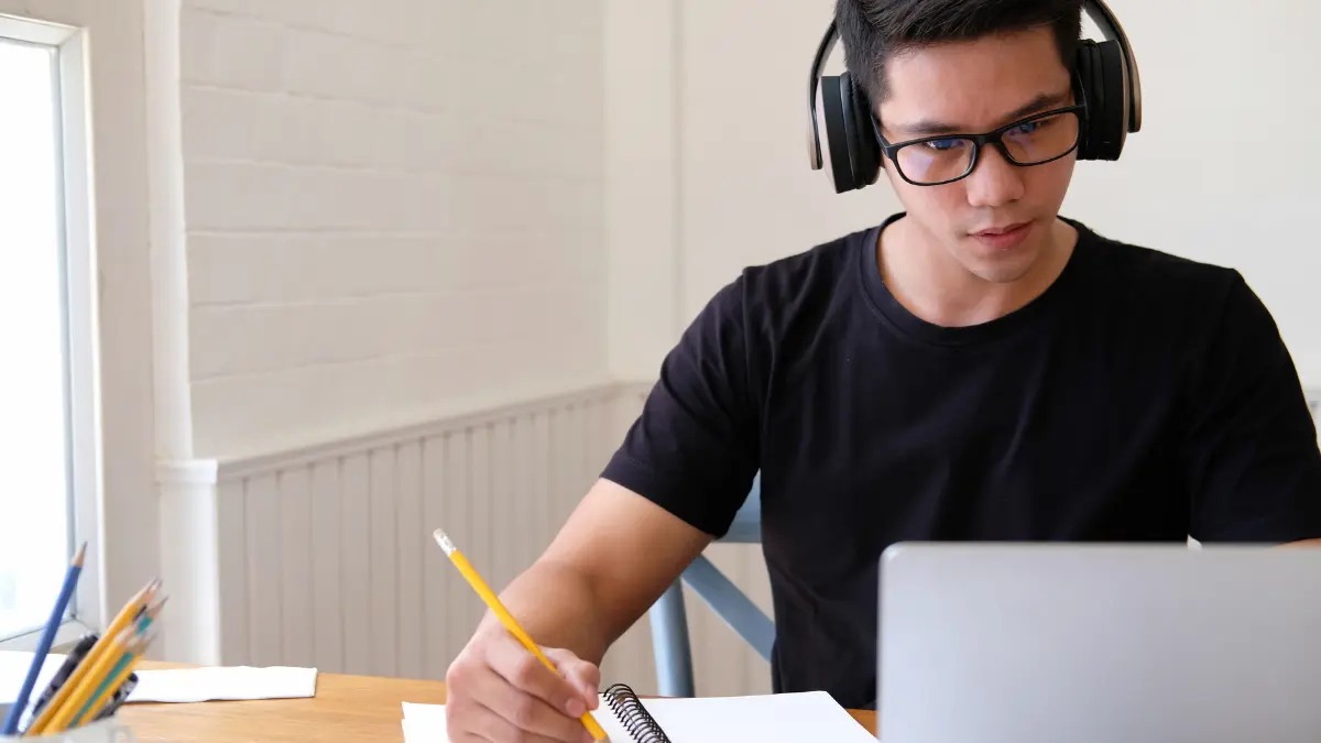 Quais as vantagens de estudar online