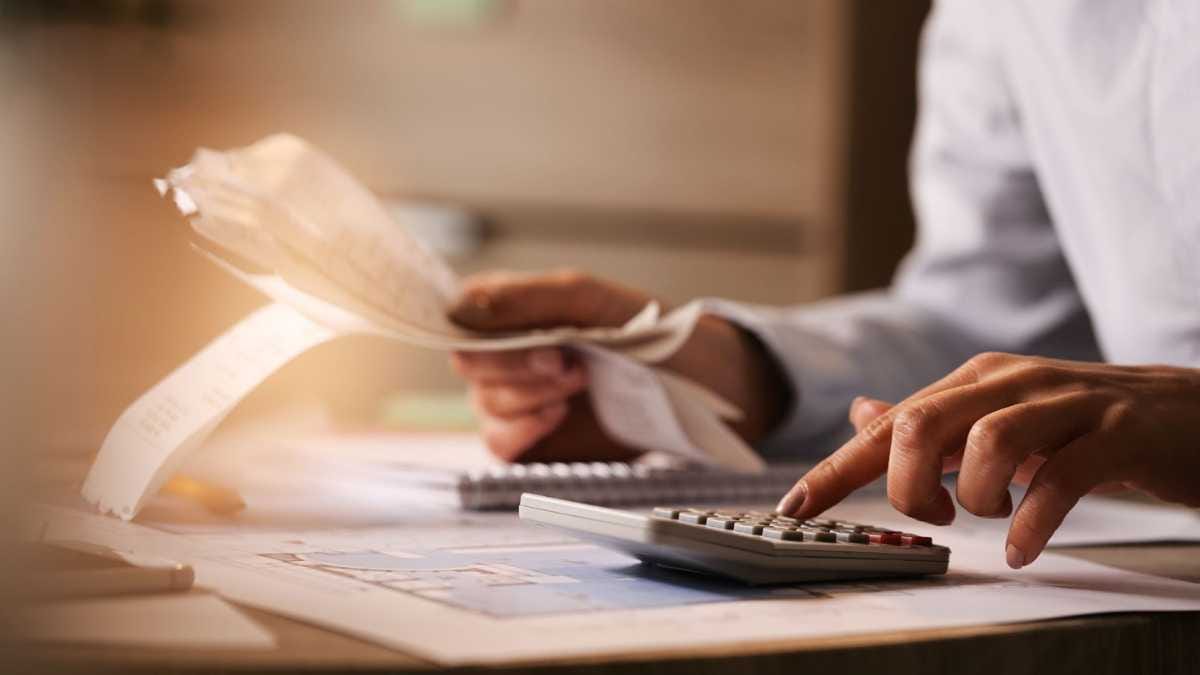 Quais são os principais desafios financeiros da população brasileira